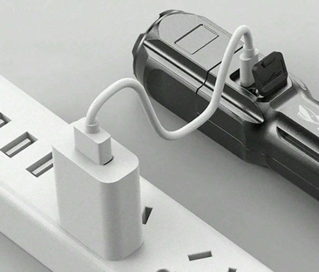 Latarka taktyczna USB-C zoom PT2904